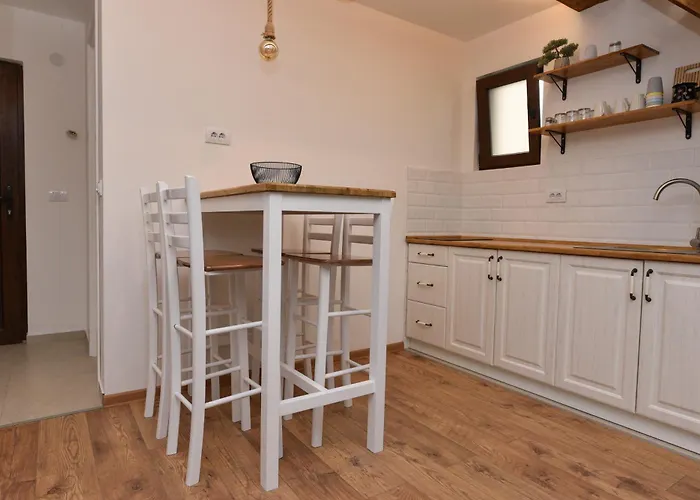 別荘 Banja Na Drini - Lux Vikendice, Apartmani, Na Obali Reke Banja Koviljača